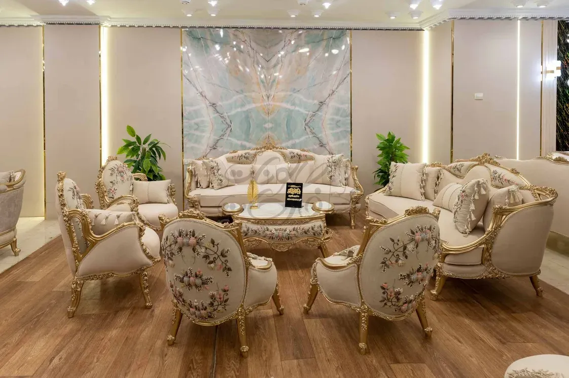 Neo Classic Salon - Image 1