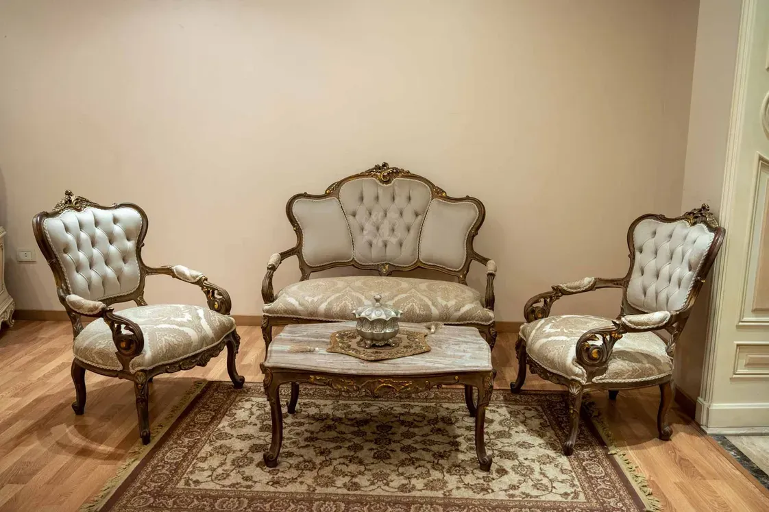 Antique Classic Salon - Image 1