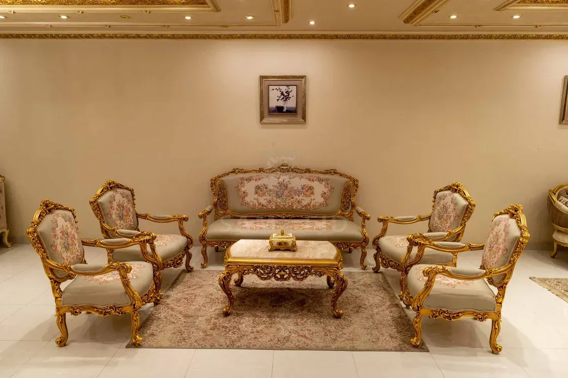 Classic Living Room - Image 1