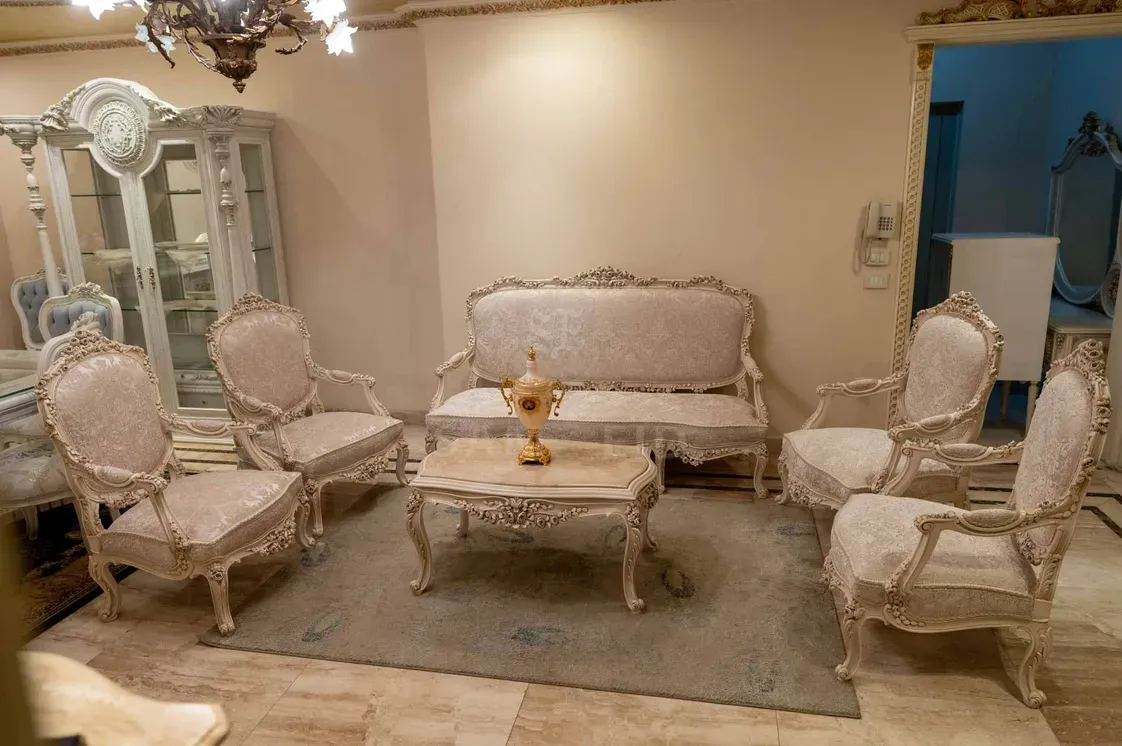 Classic Salon - Image 1