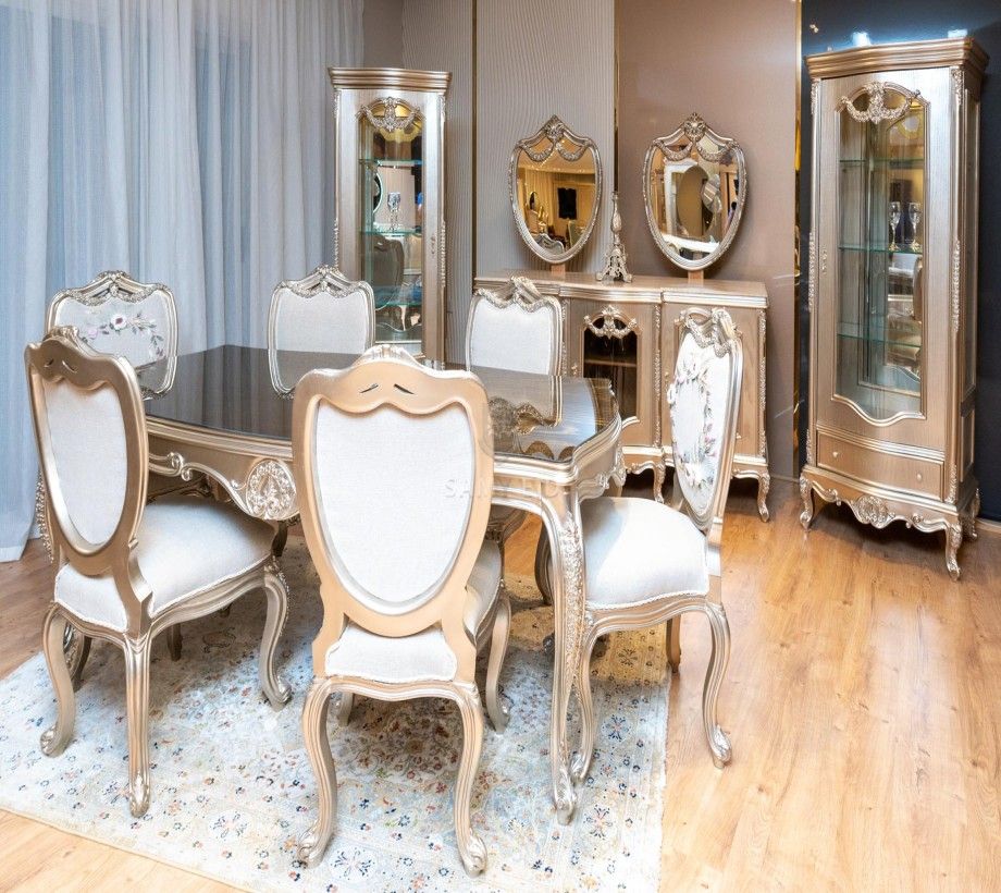Classic Dining Room - Image 1